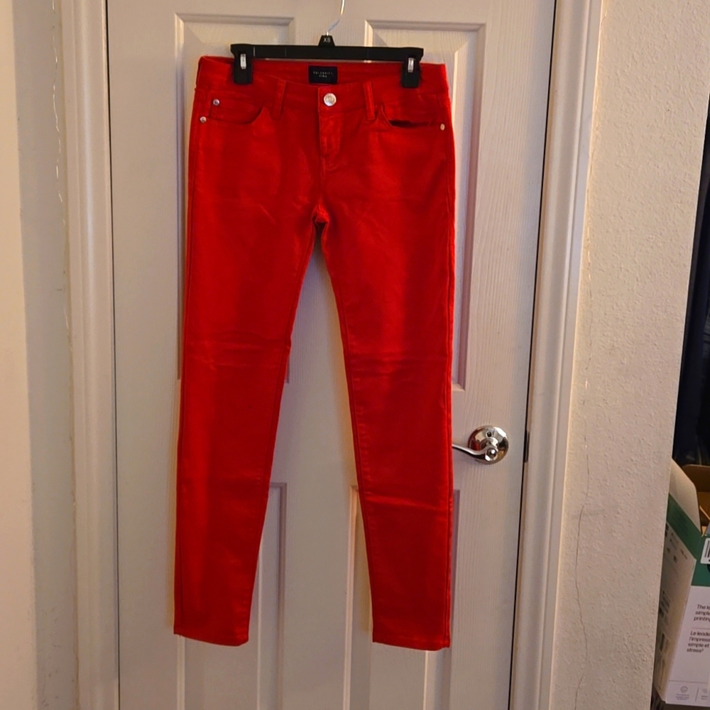 Celebrity Pink. Size 7/28. Color Red